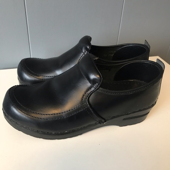 Dansko Black Leather Comfort Clogs - Picture 4 of 12